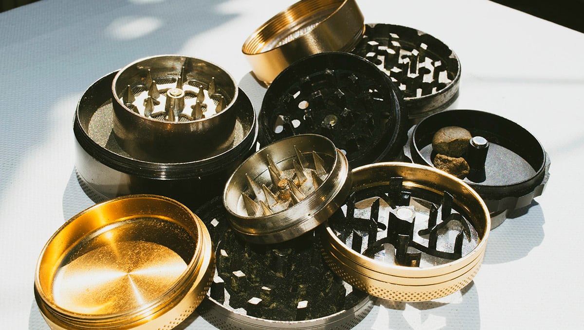 Weed grinders come in many different sizes, shapes, material, and colors.