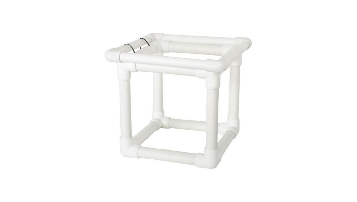 Support cannabis plants outdoors: PVC cage