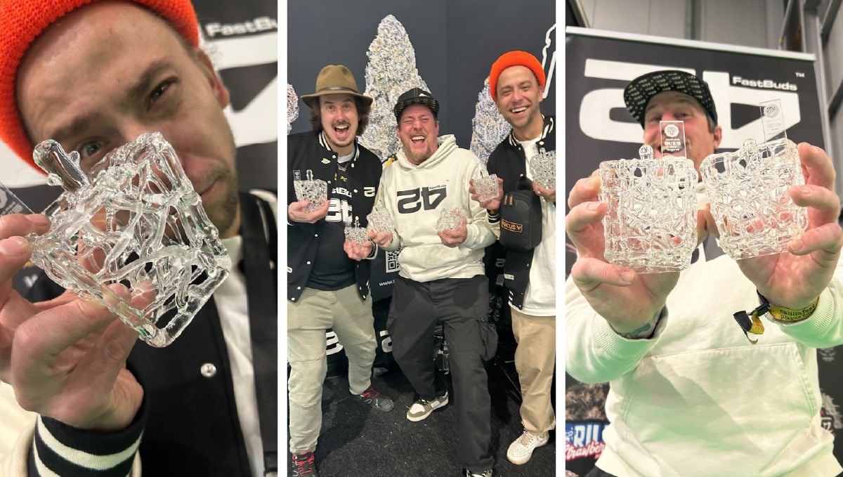 Η χαρά δεν κρύβεται όταν κρατάμε τα τρόπαια