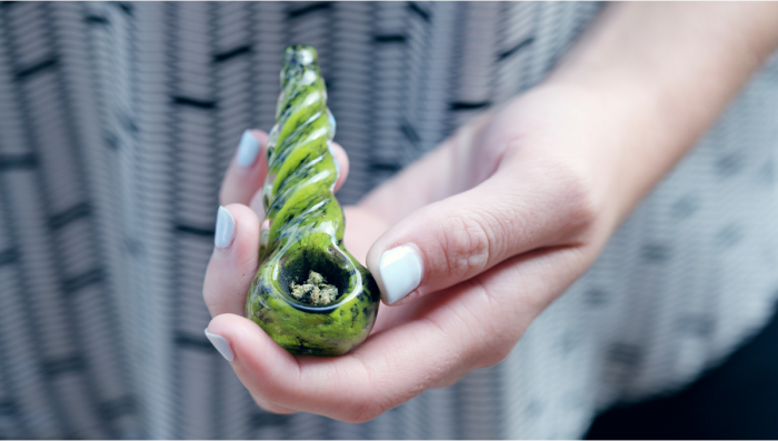 How to Clean a Glass Pipe: 3 Simple Ways to Remove Buildup