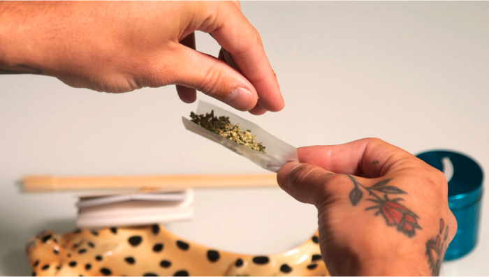 How To Roll a Blunt - A Step By Step Guide for Blunt Rolling